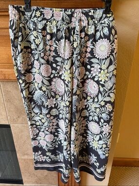 LOFT Black Floral Cropped Pants